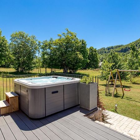 Modern Alpine Monsalbius Chalet Baske Ostarije Bagian luar foto