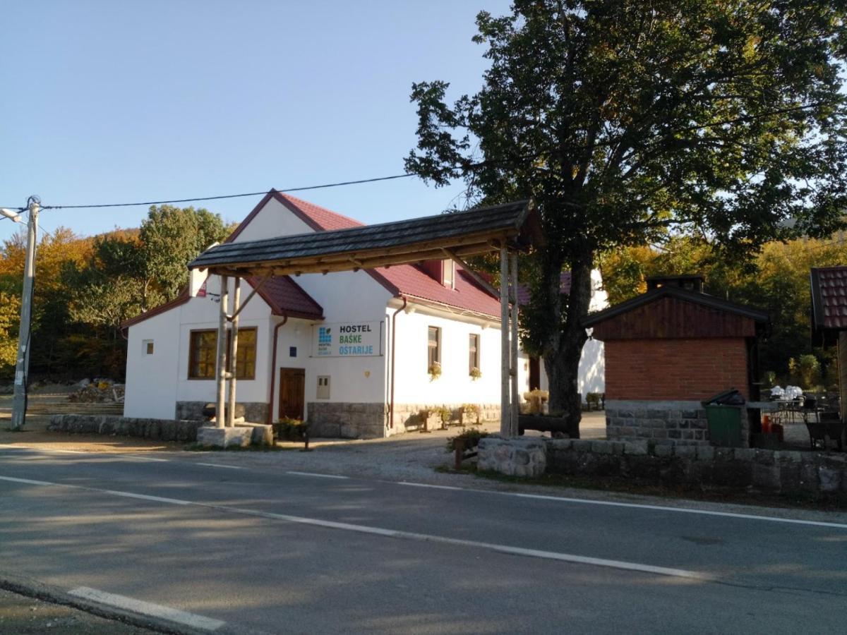 Modern Alpine Monsalbius Chalet Baske Ostarije Bagian luar foto