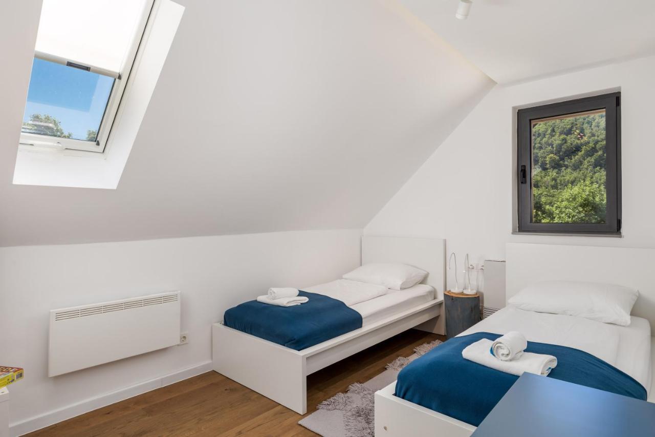 Modern Alpine Monsalbius Chalet Baske Ostarije Bagian luar foto