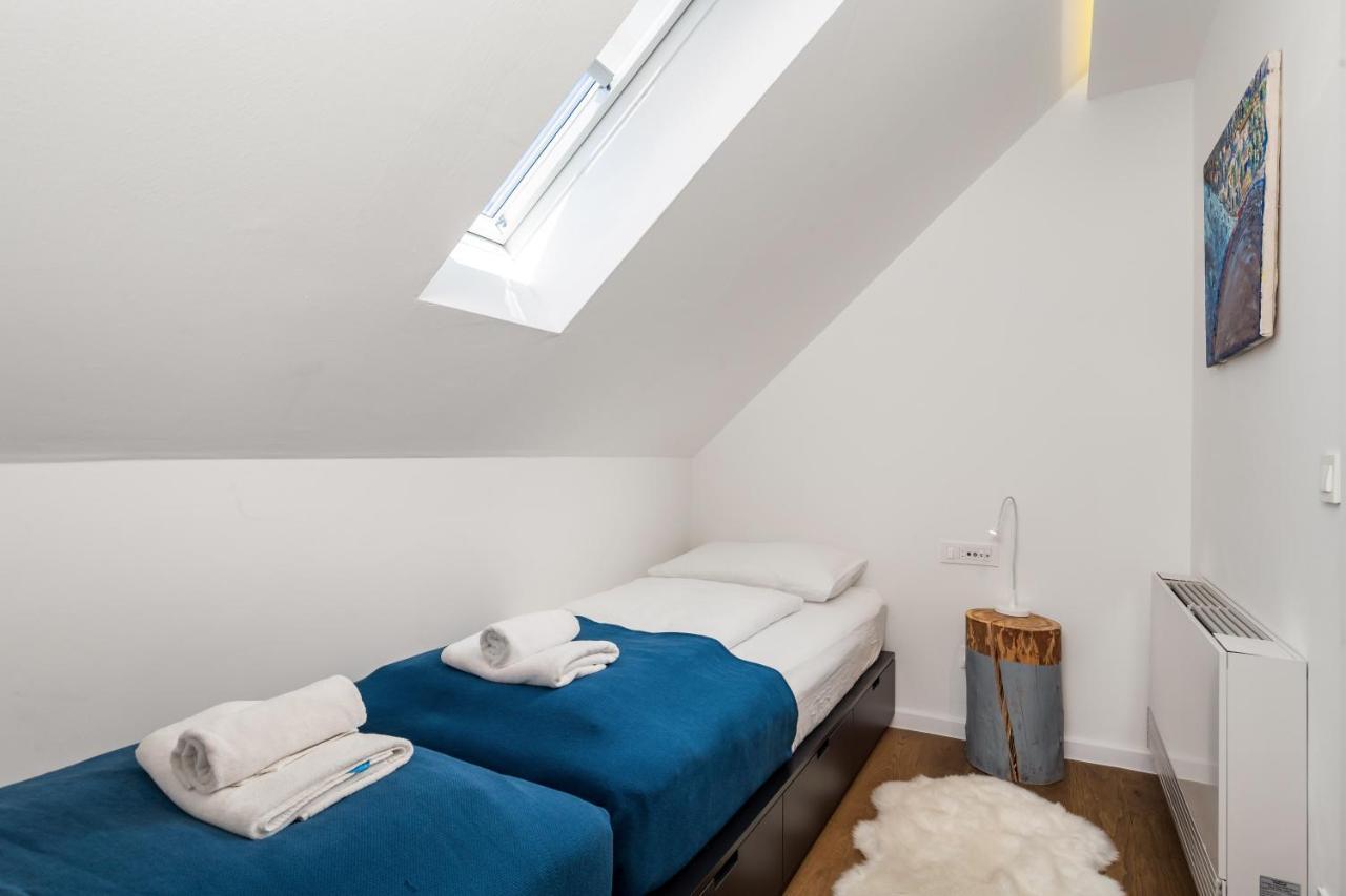 Modern Alpine Monsalbius Chalet Baske Ostarije Bagian luar foto