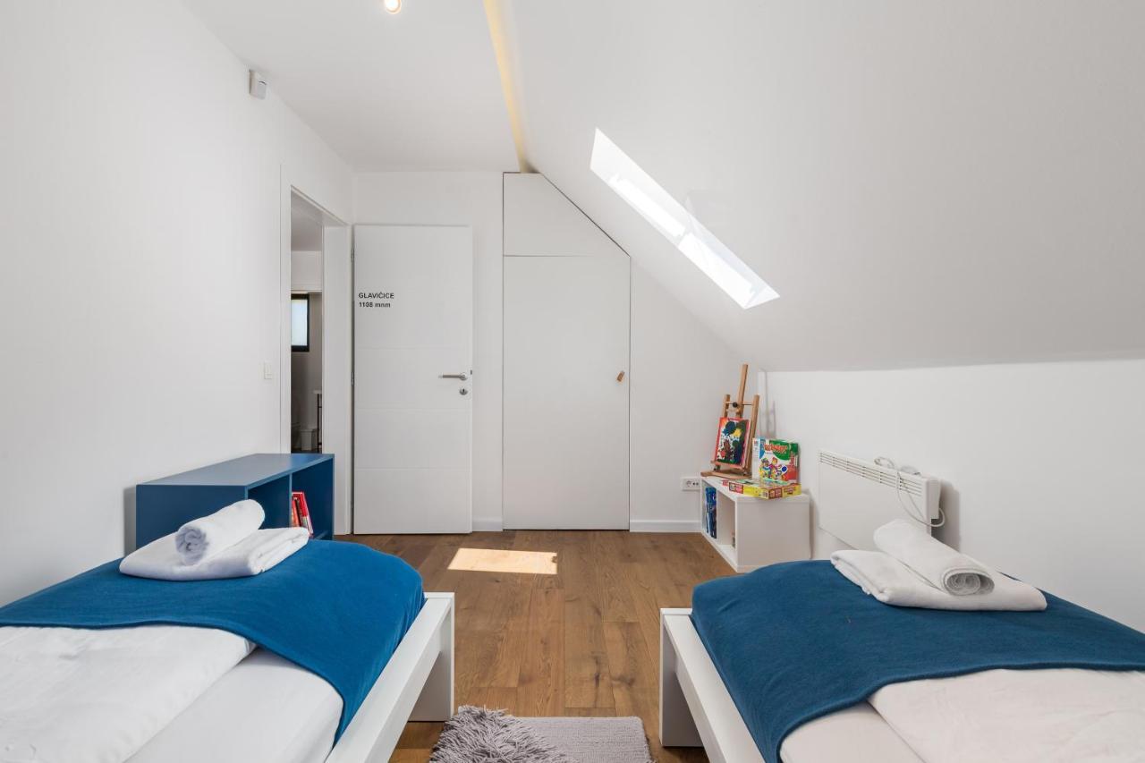 Modern Alpine Monsalbius Chalet Baske Ostarije Bagian luar foto