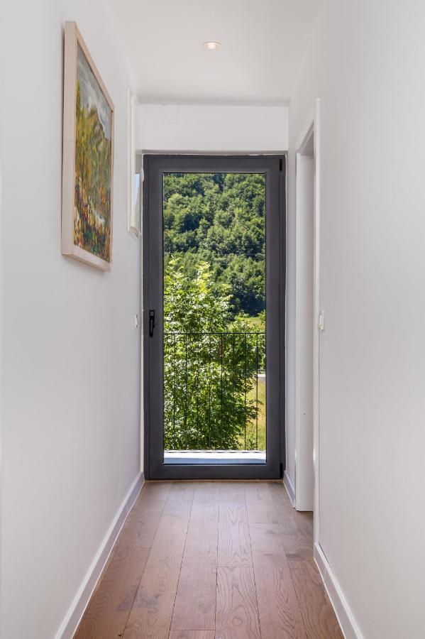 Modern Alpine Monsalbius Chalet Baske Ostarije Bagian luar foto