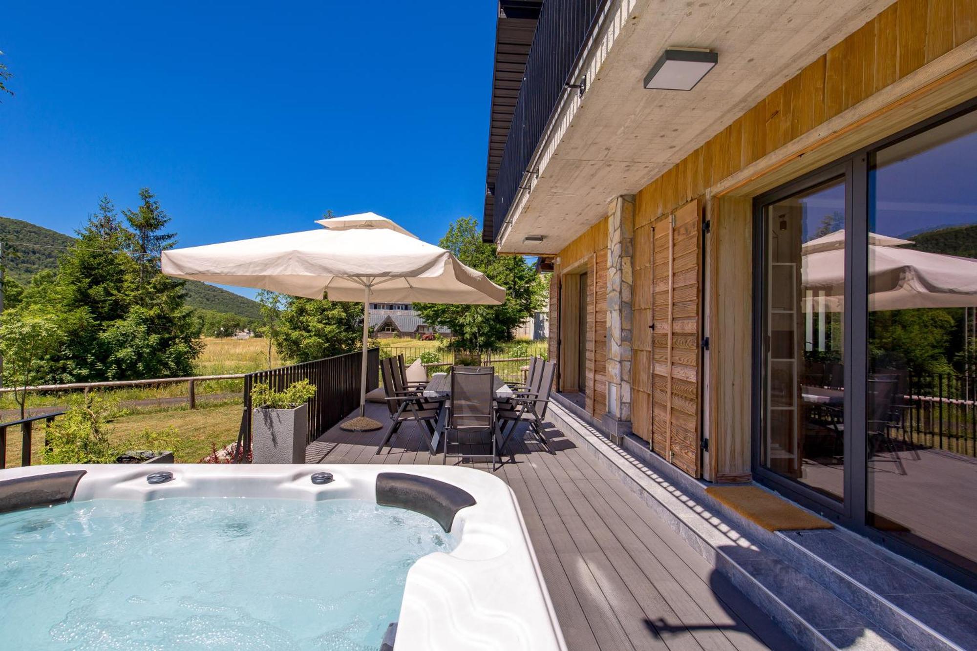 Modern Alpine Monsalbius Chalet Baske Ostarije Bagian luar foto